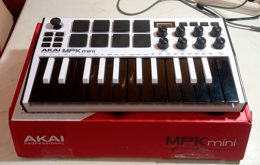 akai mpk mini mk3 - Купить музыкальные инструменты - Цена на OLX.ua
