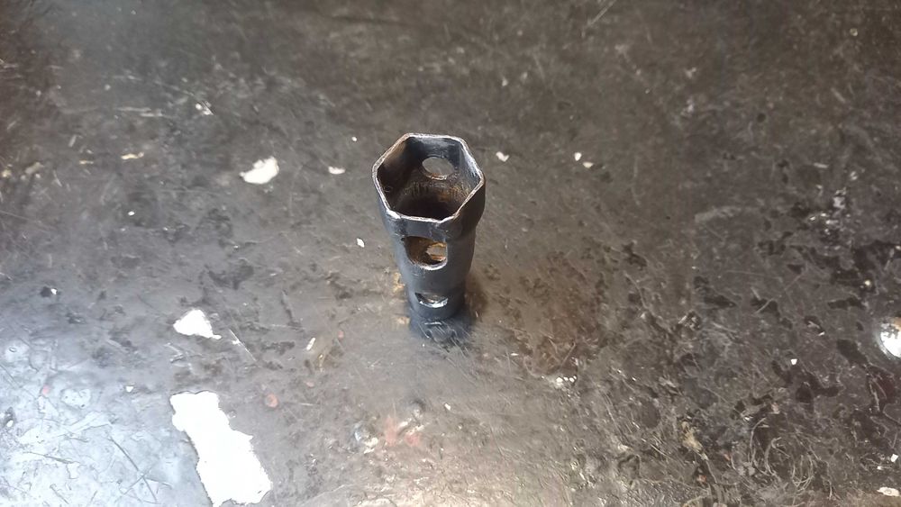 Ключ декомпрессора и свечи для мотоциклов «Иж Планета Спорт»