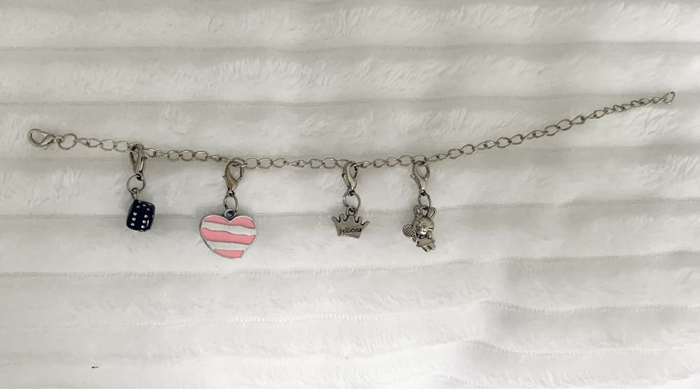 Bransoletka charms