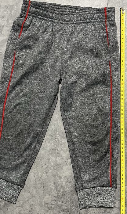 Szare spodnie dresowe śliskie Puma rozmiar 104