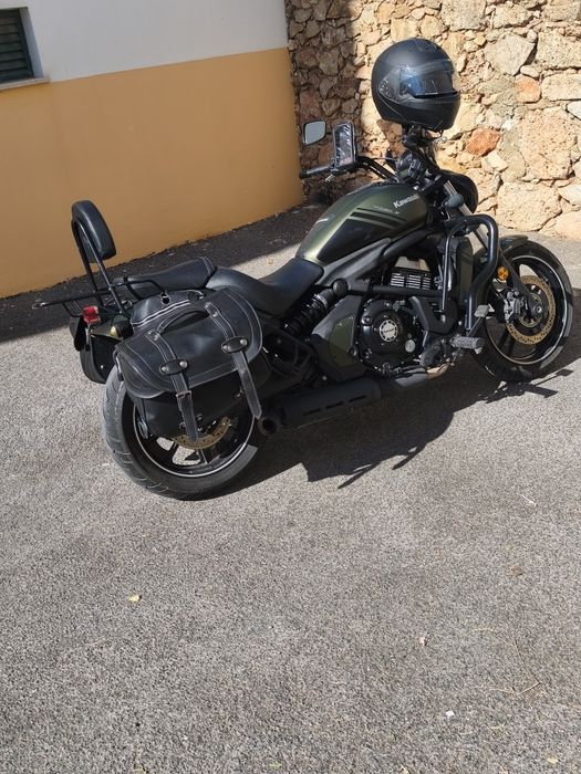 Kawasaki Vulcan S 650 - com jaqueta e capacete