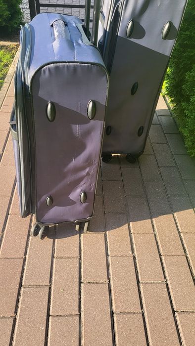 Dwie walizki podróżne duże
