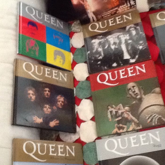 Coleção livros e CDs dos Quenns