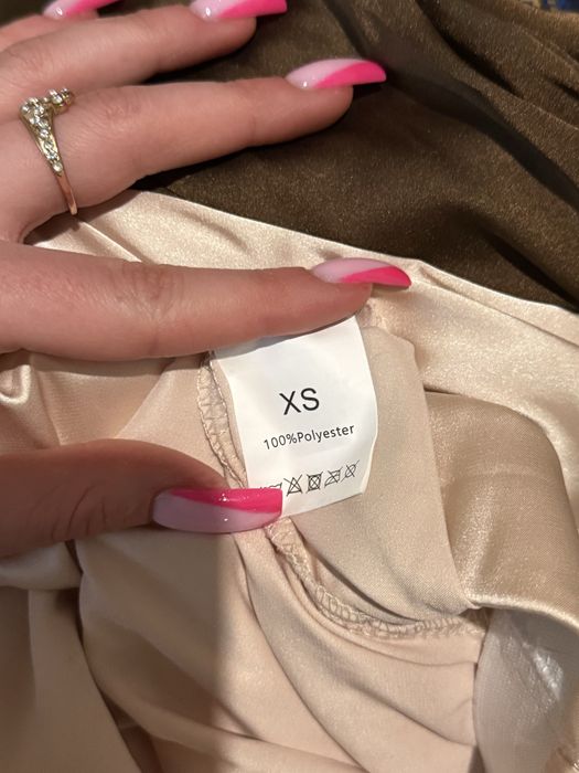 Атласна спідниця