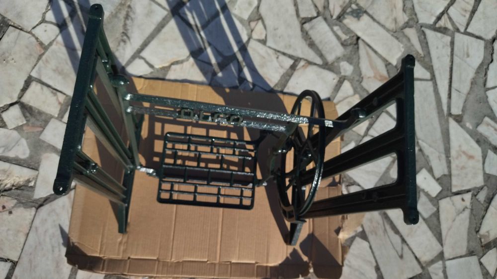 Base de máquina de costura antiga - marca ALFA