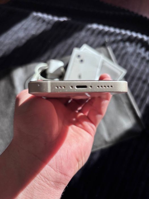 iPhone 13 128GB White / Starlight