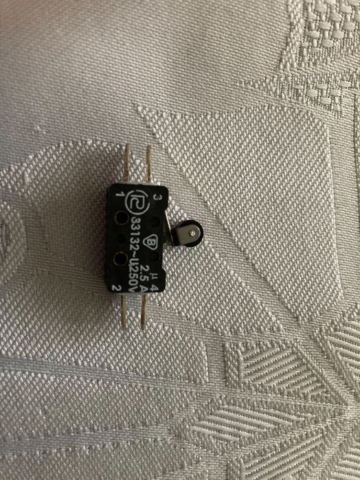 Mikro przełącznik rolkowy 83132-U250V