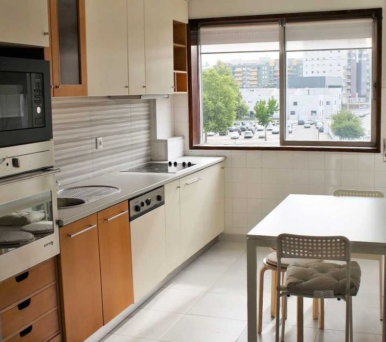 Quarto de casal mobilado no centro da cidade de Famalicão