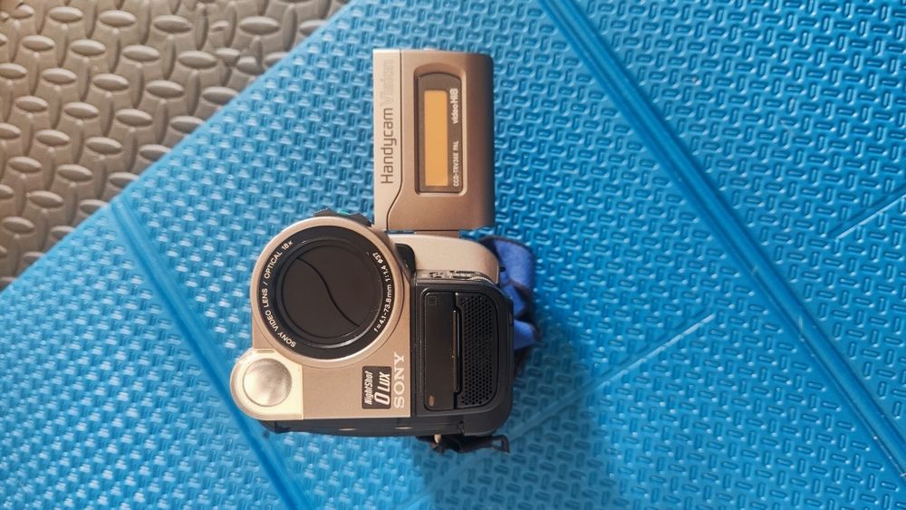 Câmera de filmar Sony Handycam video 8 a funcionar , com bateria e carregador.