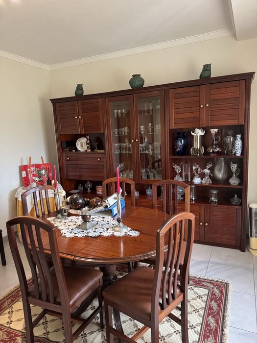 Conjunto de sala Madeira Mogno mesa + 6 cadeiras e estante