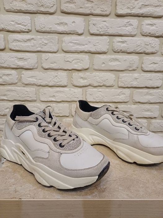 Кросівки жіночі фірми "Hub"