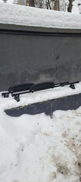 Thule Toyota Land Cruiser багажник  з лижними кріпленнями