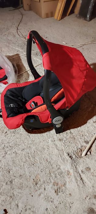 Carrinho de bebe  e ovo
