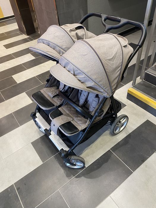 Ди тяча коляска для двох