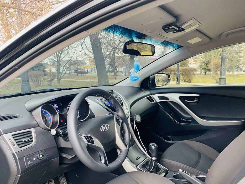 Hyundai Elantra 2013 год Газ/бензин