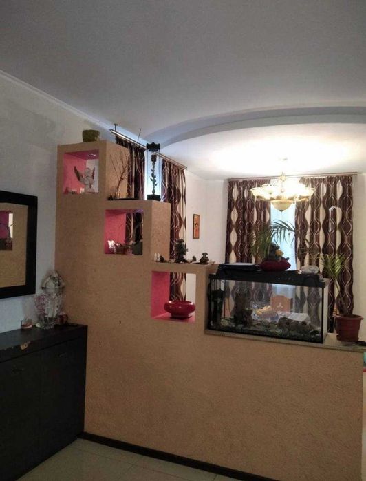 Гарний просторий будинок у передмісті Одеси