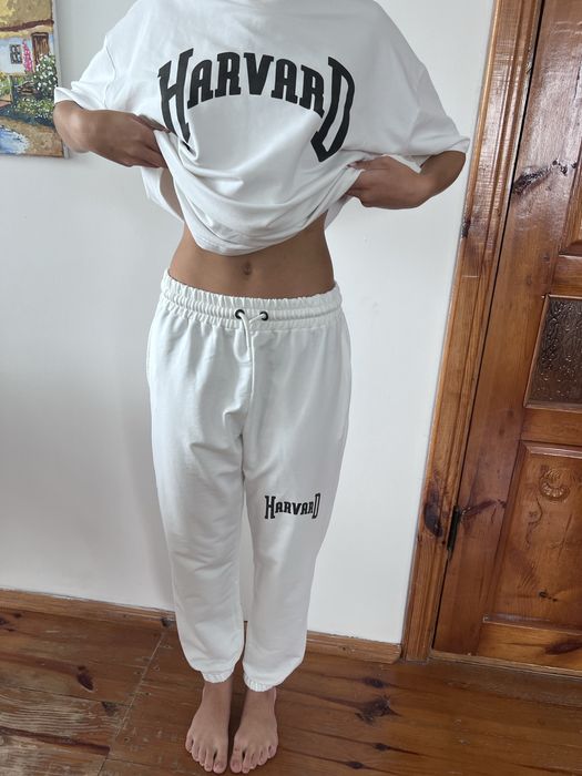 білий костюм