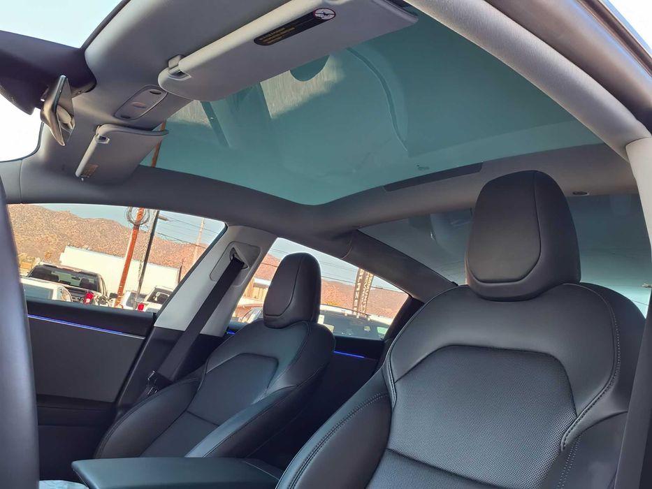 Tesla Model 3      2025