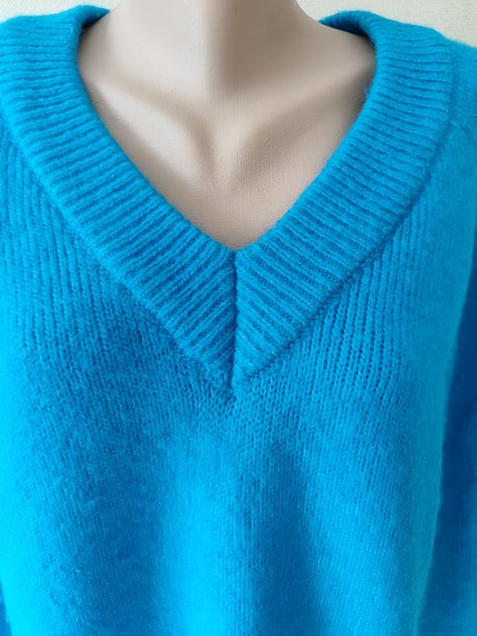Теплий блакитний пуловер