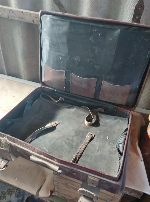 Продаеться чемодан