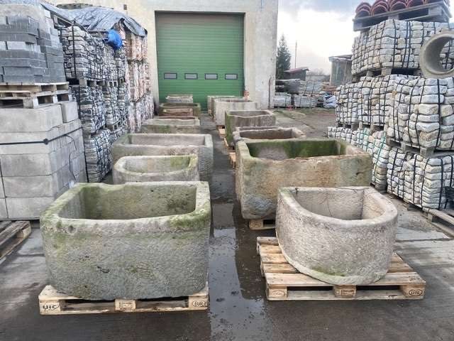 Zabytkowy Zbiornik z Szarego Piaskowca z 1876 roku – Unikat