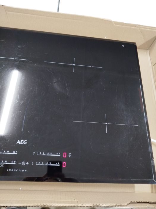 Індукційна варильна поверхня фірми AEG, модель HKM85411FB