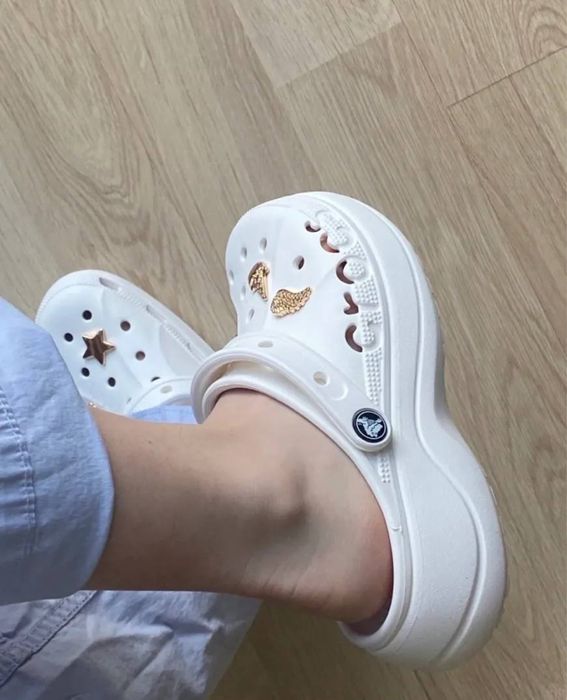 Крокси на платформі білі бежеві черные crocs baya platform w7 w8 w9