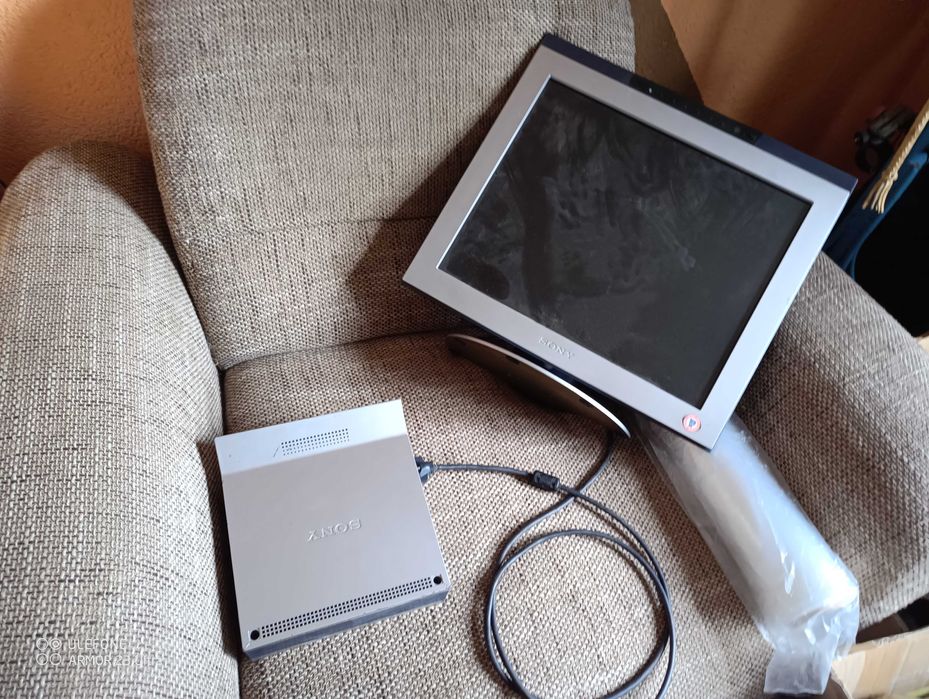 монитор Sony SDM-N80 с приставкой