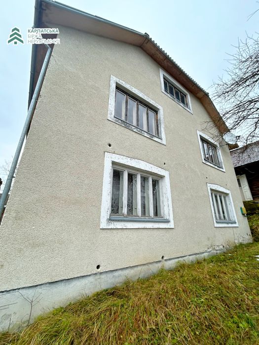 Продається будинок та літня кухня в гірському селі Нижній Студенний