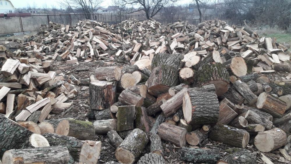 Дрова дуб,ясень,акація 3100 грн та сосна 2200 грн ,колоті. Доставка