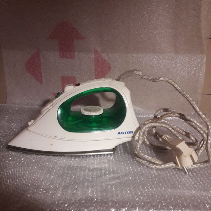 Утюг Astor с отпаривателем