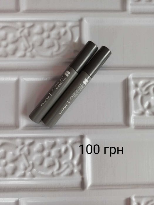 Косметика туш, помади, підводка для очей)