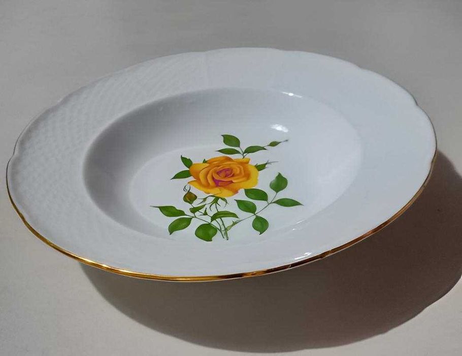 Глубокие фарфоровые тарелки