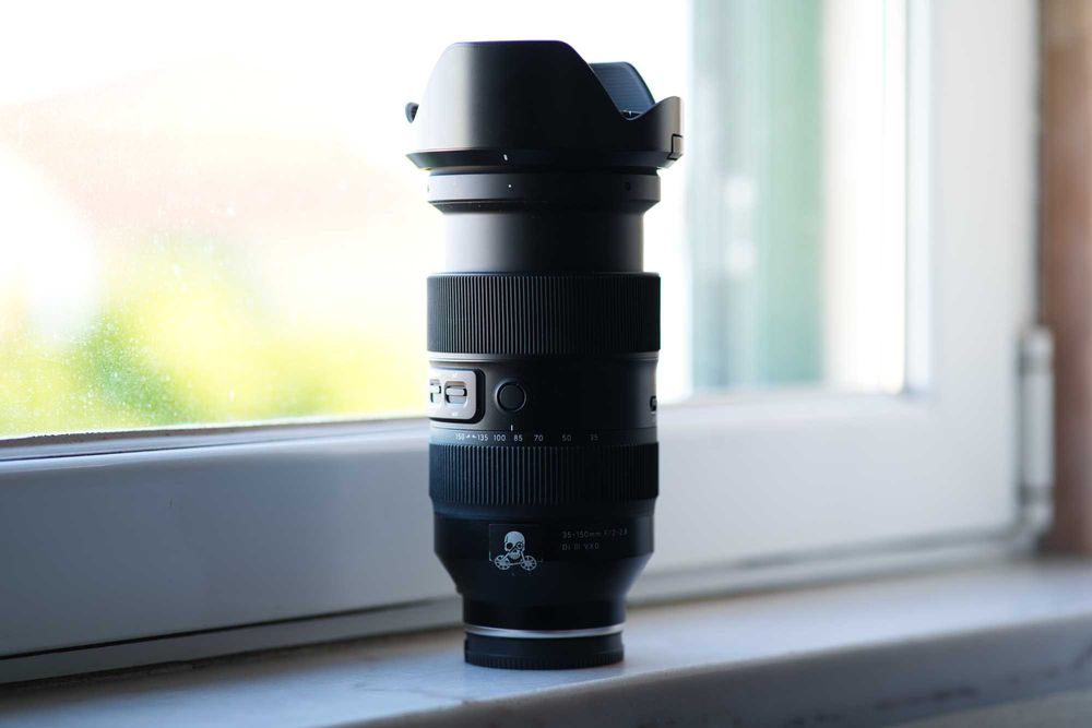 Objetiva Full Frame Sony FE 35-150mm f/2.0 Di III VXD da Tamron