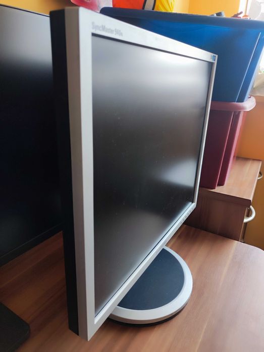 monitor Samsung 19 cali