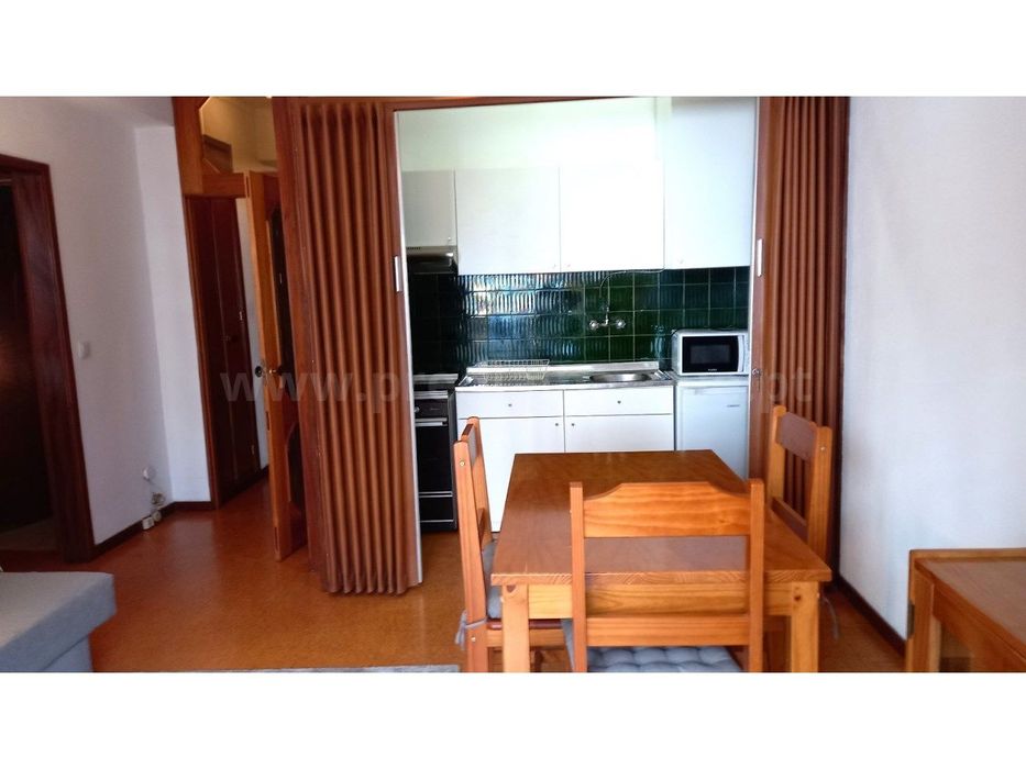 Apartamento T1 mobilado e equipado, junto ao Palácio de Cristal