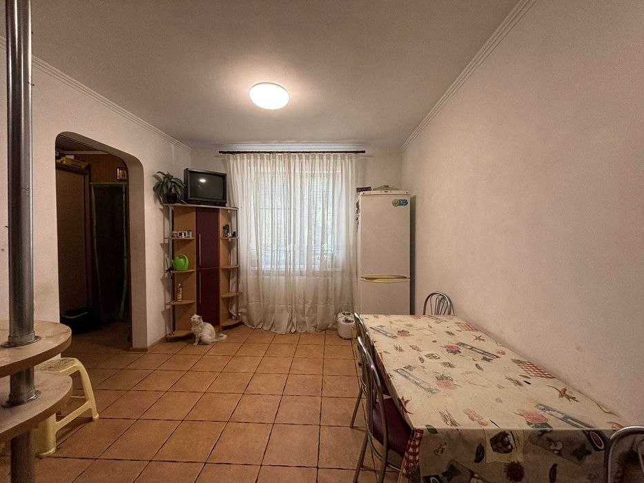 Продаж сучасного двоповерхового будинку