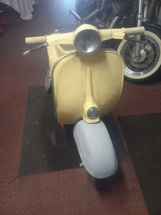 Vespa 50s usada para restaurar