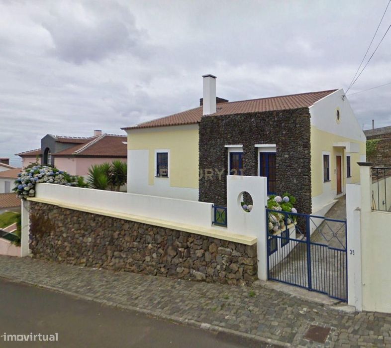 Moradia Moderna T4 em Ribeirinha, Angra do Heroísmo