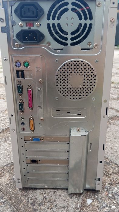 Torre de PC computador