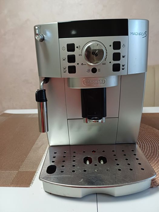 Кавоварка машина Delonghi Magnafica S S