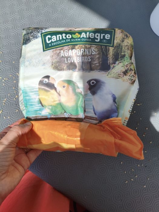 Gaiola com pé e brinquedos