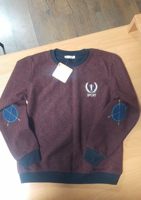 Новий дитячий гарний светрик на зріст 140 см