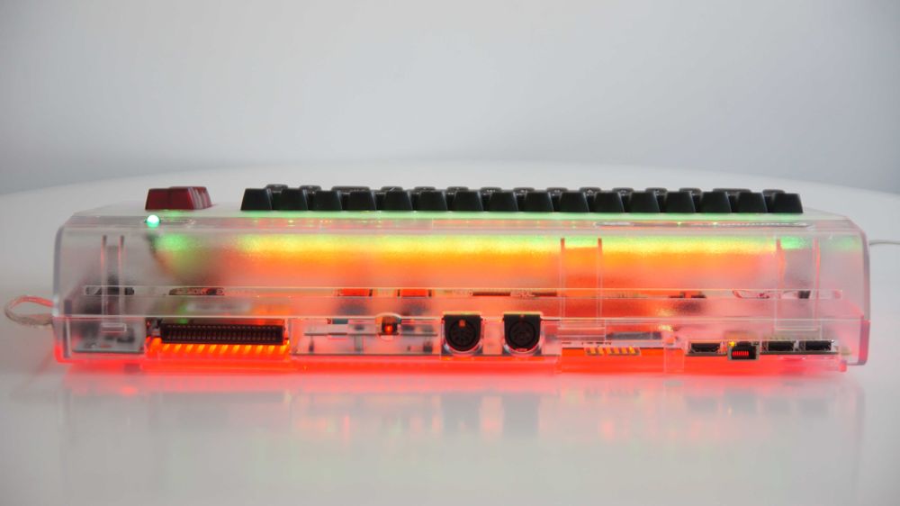 C64 Ultimate Starlight Edition 2x SID 8580R5 od ręki LED FPGA