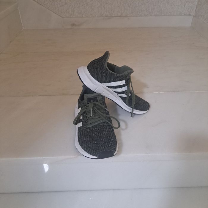 Tenis Adidas verde escuro