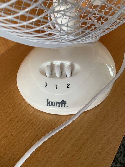 Ventoinha branca . Marca kunft