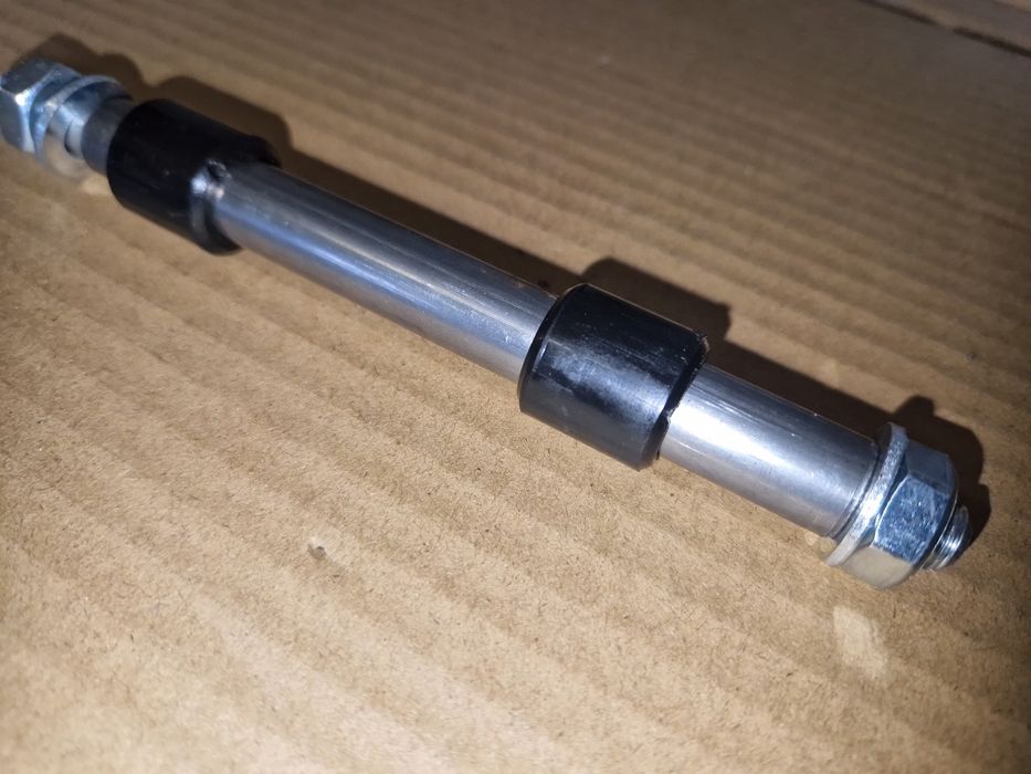 Nowa kpl oś wahacza ramy kola tyl Romet motorynka komar