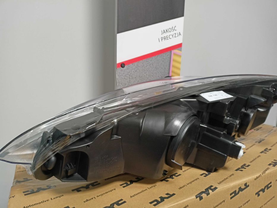 Peugeot 308  07-11 Lampa/Reflektor przód prawy /H1+H7