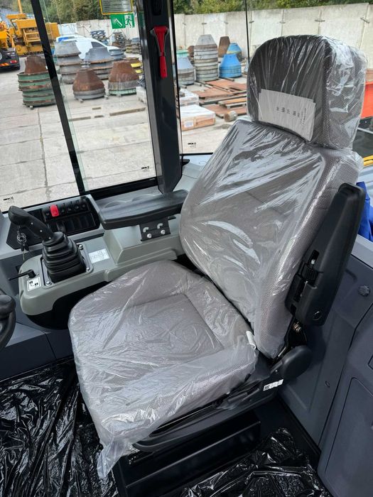 Фронтальний навантажувач XCMG XC938 погрузчик 3.5 тон