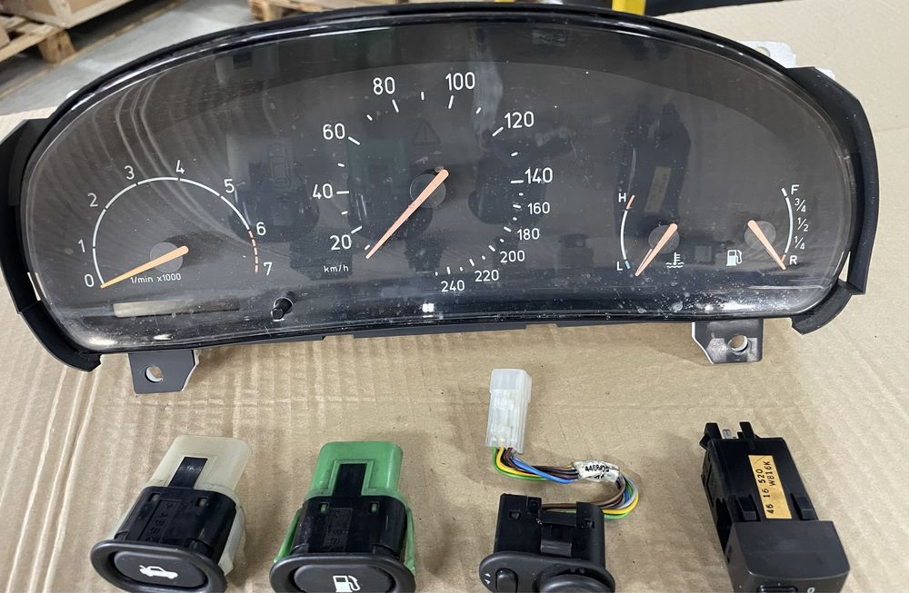SAAB 9-5 Turbo de 1998 - quadrante e botões